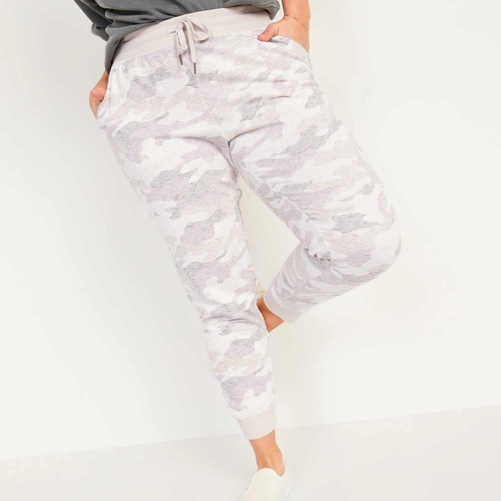 Old navy mid ride camo joggers XS